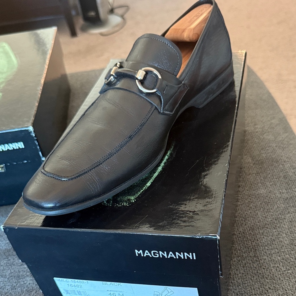 Magnanni Dark Leather Men's Slip-Ons with Metal Accent